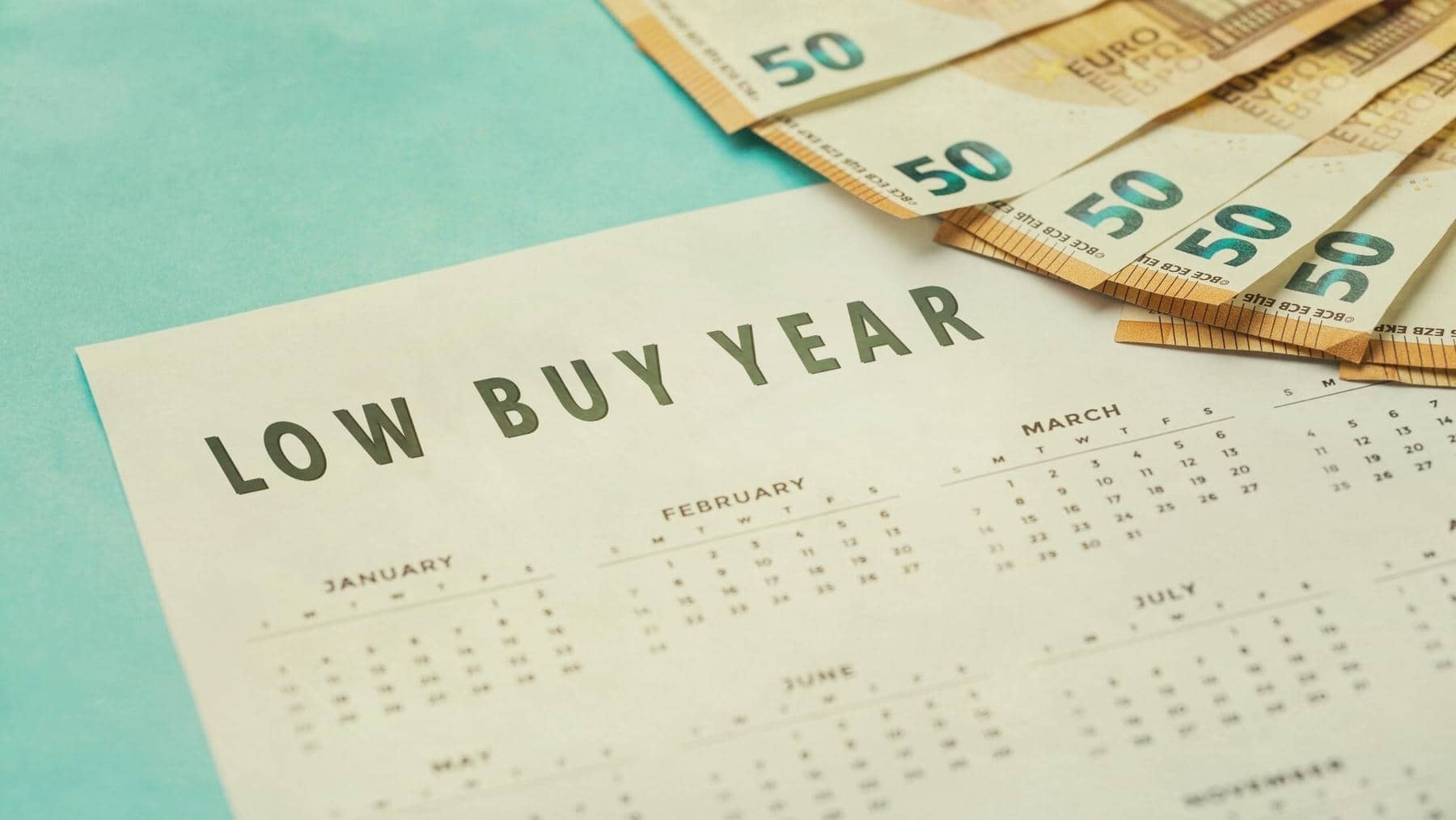 Low Buy Year: Cum să trăiești mai simplu și mai împlinit prin reducerea cheltuielilor