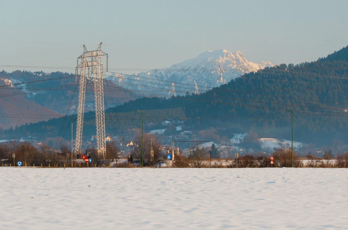 Peisaj de iarna pe Câmp în Brașov, cu varful Ciucaș pe fundal - Fotografie de Alexandra-Stefania Gal, ianuarie 2026 - Toate drepturile rezervate.